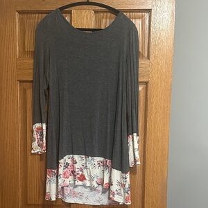 12 Pm By Mon Ami Charcoal Floral Accent Tunic Size L